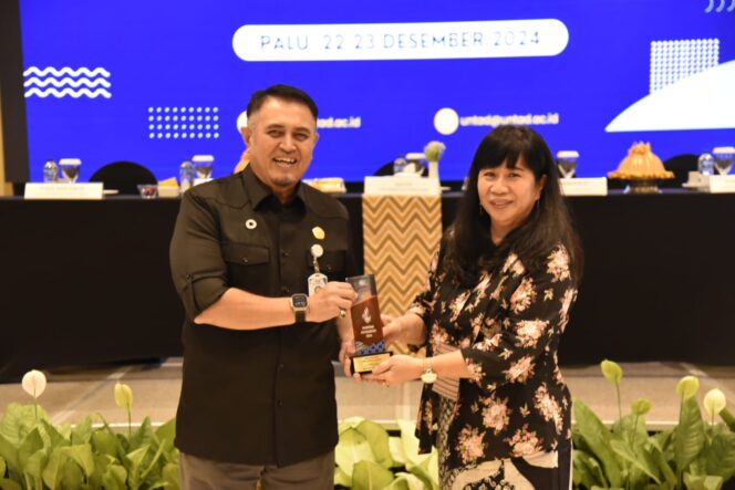 
					Majalah Untad Berhasil Raih Kategori Gold Winner di Ajang Anugerah Humas Diktisaintek 2024