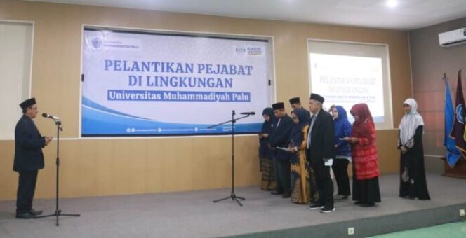 
					Proses pelantikan pejabat yang ada di lingkungan Kampus Biru Unismuh Palu, Jumat (3/1/2025). Foto: Humas Unismuh Palu.