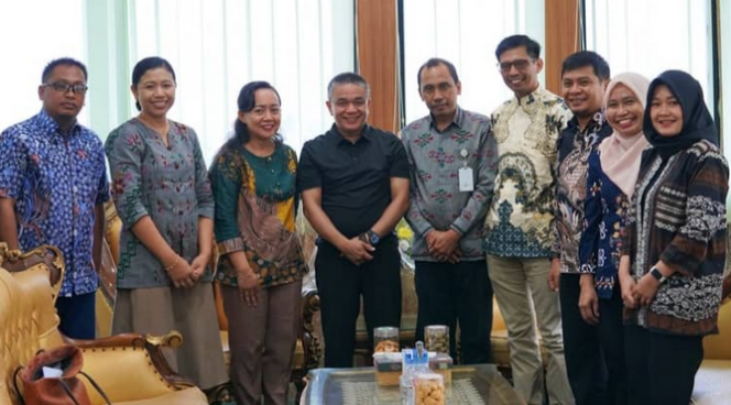 
					Dekan Fakultas Ekonomi dan Bisnis Melakukan Kunjungan Ke Walikota Palu (Foto: Humas Pemkot Palu)