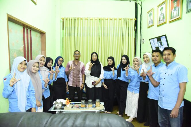 
					Dekan Fakultas Ekonomi Universitas Alkhairaat Menerima Kembali 12 Mahasiswa Kampus Mengajar (Foto: Pengurus MBKM Fakultas Ekonomi)