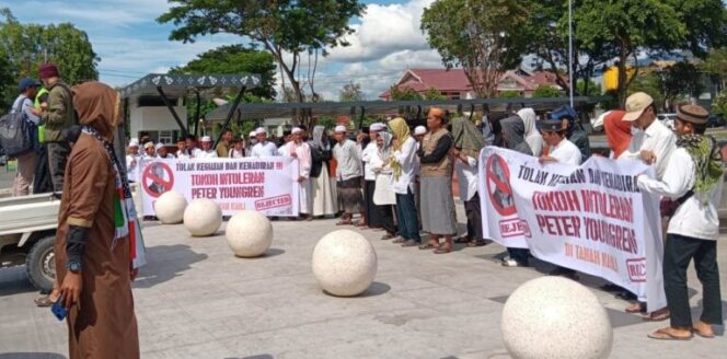 
					Aksi Penolakan Aliansi Jaga Aqidah Terhadap Festival Persahabatan Palu 2025, Di Kantor Walikota Palu (Foto: Istimewa)