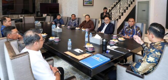 
					Gubernur Terpilih Sulteng, Anwar Hafid, Hadiri Pertemuan Strategis dengan AHY dan Menteri Kabinet,  (Foto: Istimewa)