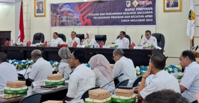 
					Sekretaris Daerah Provinsi Sulawesi Tengah Dra. Novalina, MM Saat Memimpin Rapat  Evaluasi dan Pengawasan Realisasi APBD Tahun 2024, (Foto: Istimewa)