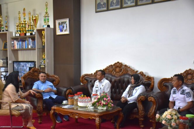 
					Rektor Universitas Tadulako Terima Kunjungan Kakanwil Kemenkum untuk Bahas Kerja Sama