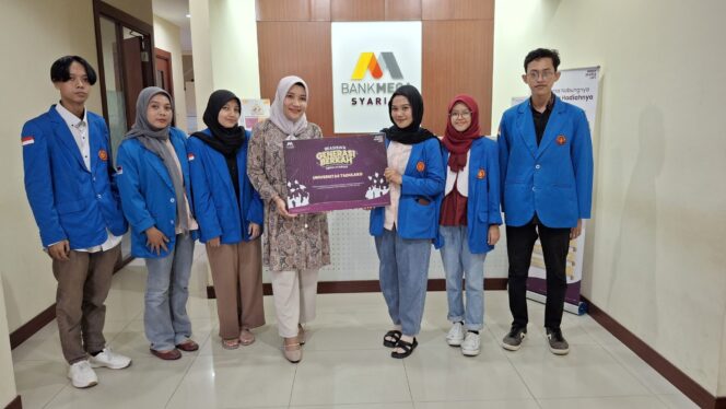 
					Bank Mega Syariah Menyerahkan Bantuan Beasiswa Kepada Mahasiswa Universitas Tadulako, (Foto: Istimewa)