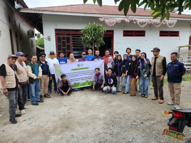 
					Dosen dan Mahasiswa Fakultas Ekonomi Universitas Alkhairaat Beserta Kepala Desa Beka, Kab. SIgi , (Foto: Istimewa)