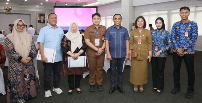 
					Gubernur Sulawesi Tengah terpilih, Dr. Anwar Hafid, S.Sos., M.Si, bersama Wakil Gubernur dr. Reny A. Lamadjido, Sp.PK, M.Kes, telah menyelesaikan pemeriksaan kesehatan di Kementerian Dalam Negeri. (Foto: Istimewa)