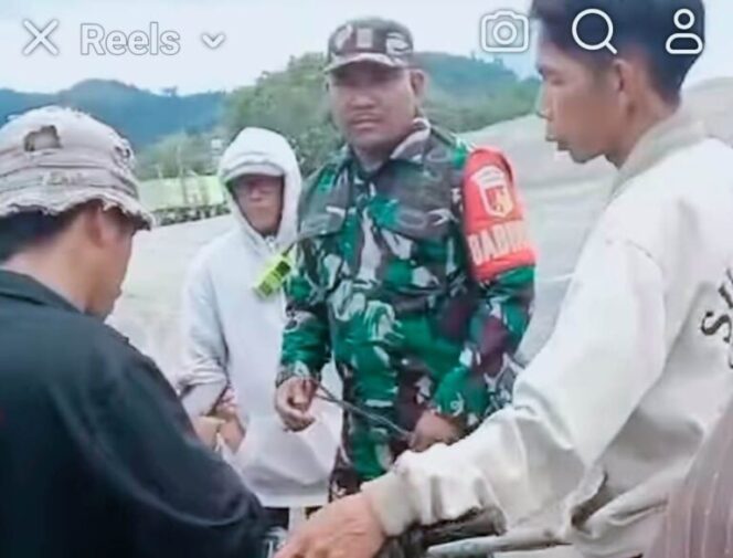 
					Kopda Ibrahim dalam suasana aksi massa tolak tambang, di Desa Bou, Kecamatan Sojol, Kabupaten Donggala, (Foto: Tangkapan Layar)