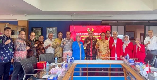 
					Rektor Unhas dan Untad Resmi Tandatangani MoU untuk Kerja Sama Akademik. (Foto; Istimewa)