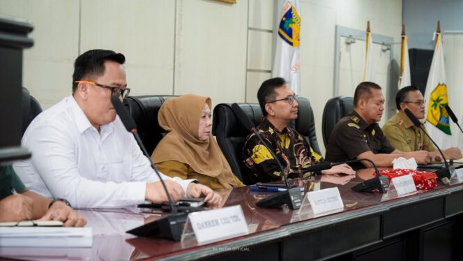 
					Rapat Koordinasi Pengendalian Inflasi Daerah dan Antisipasi Cuaca Ekstrem yang diselenggarakan secara virtual oleh Kemendagri, di Polibu Kantor Gubernur Sulteng, (Foto: Istimewa)
