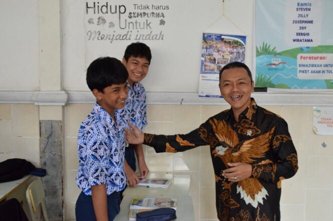 
					Wakil Menteri Pendidikan Dasar dan Menengah, Fajar Riza Ul Haq, dalam kunjungan kerjanya ke Sekolah Mardi Yuana Serang, Banten (Foto: Istimewa)