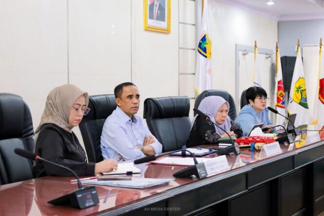 
					Rapat penyusunan Rencana Pembangunan Jangka Menengah Daerah (RPJMD) di ruang rapat Polibu, Kantor Gubernur Sulteng, (Foto: Istimewa)