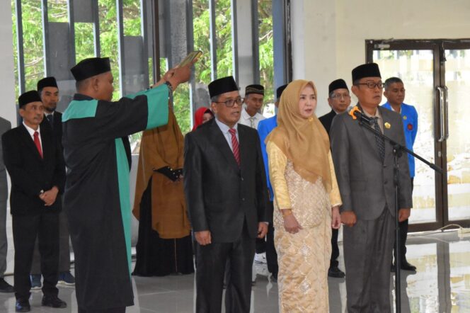 
					Pengambilan Sumpah Jabatan Oleh Rektor Universitas Tadulako, (Foto: Istimewa)