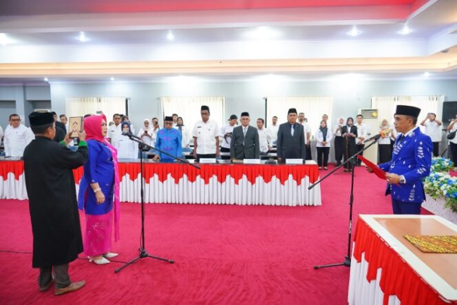 
					Pelantikan Siti Mardjanu Sebagai PAW Komisi Informasi Oleh Gubernur Sulawesi Tengah, (Foto: Istimewa)