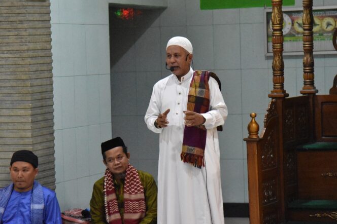 
					Ustadz Husen Salim Bachmid Memberikan Tausyiah Pada Malam Nuzulul Quran (Foto: Istimewa)