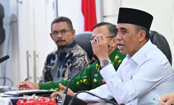 
					Gubernur Sulteng, Dr. Anwar Hafid, M.Si  memimpin rapat strategis dengan perangkat daerah yang terkait urusan perizinan, (Foto: Istimewa)