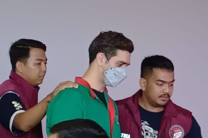 
					Fachri Albar Ditangkap dengan Empat Jenis Narkoba di Rumahnya
