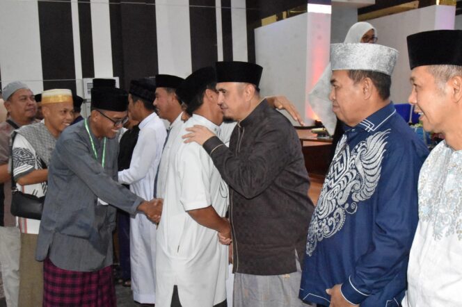 
					Semarak Idul Fitri 1446 H di Untad: Sholat Berjamaah, Khutbah Penuh Makna, dan Halal bi Halal Penuh Kebersamaan
