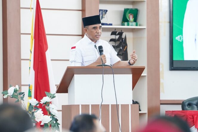 
					Gubernur Sulawesi Tengah Dr. H. Anwar Hafid, M.Si Saat Mempin Rapat Kerja Strategis Di Kabupaten Buol, (Foto: Istimewa)