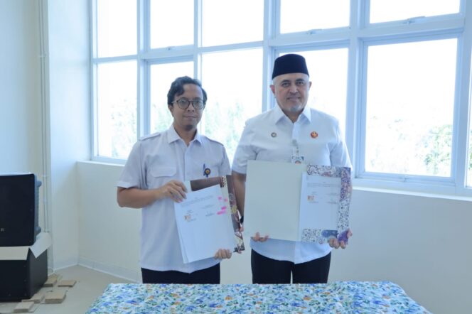 
					Kepala BPPW Sulteng dan Rektor Untad Teken Berita Acara Serah Terima RS Pendidikan, (Foto: Istimewa)