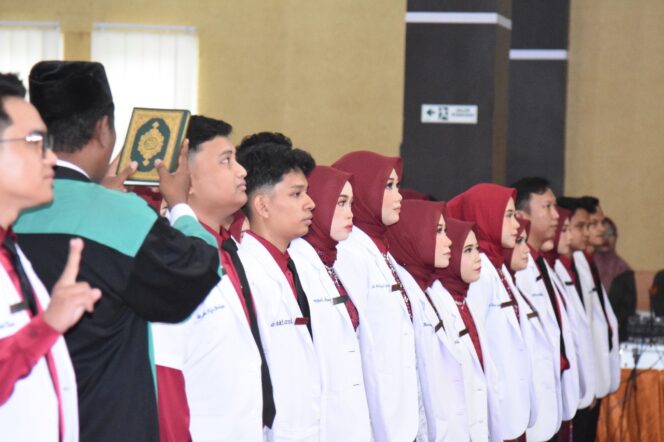
					Pengambilan Sumpah Profesi Dokter Universitas Tadulako, (Foto: Istimewa)