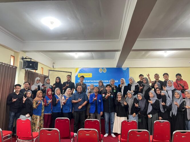 
					Foto Bersama Dekan Fakultas Ekonomi beserta Peserta Workshop dan Narasumber (Foto: Istimewa)