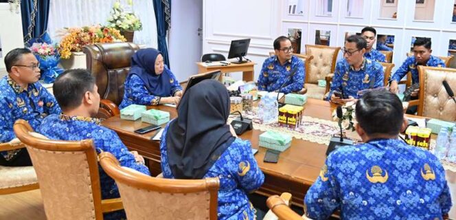 
					Suasana pertemuan Pemprov Sulteng bersama rombongan Kepala Kanwil Kemenkumham Sulteng, di ruang kerja Wakil Gubernur Sulteng, (Foto: Istimewa)