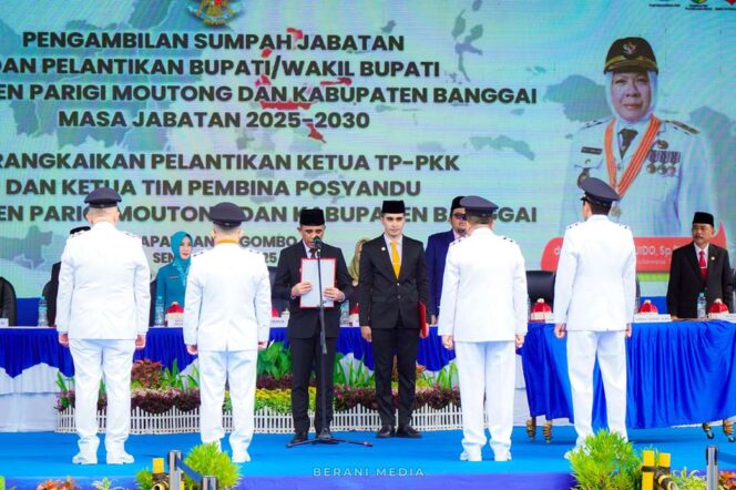 
					Pasangan kepala daerah Parigi Moutong dan Banggai resmi dilantik oleh Gubernur Sulteng, Dr. H Anwar Hafid. M.Si di halaman Kantor Gubernur, (Foto: Istimewa)
