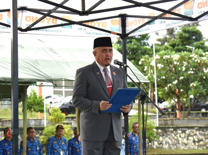 
					Rektor Universitas Tadulako Prof. Dr. Ir. Amar, ST., MT., IPU., Asean Eng.  Memimpin Upacara Hari Kelahiran Pancasila, (Foto: Istimewa)