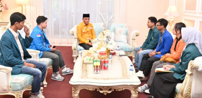 
					Sejumlah Presma dari berbagai perguruan tinggi di Sulteng audiensi dengan Gubernur, Dr. H. Anwar Hafid, M.Si, (Foto: IStimewa)