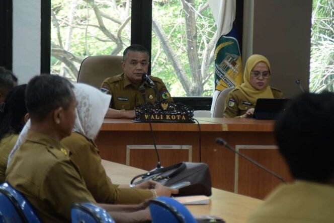 
					Pertemuan para lurah/ camat se-Kota Palu yang berlangsung di Ruang Rapat Bantaya, Kantor Wali Kota Palu, (Foto: Istimewa)