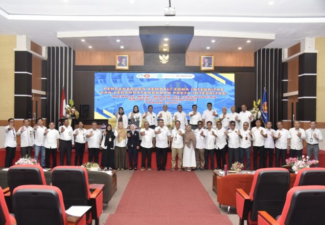 
					Rektor Universitas Tadulako Prof. Dr. Ir. Amar, ST., MT., IPU., Asean Eng. Bersama Jajaran Mencanangkan Kembali Zona Integritas Menuju WBK/WBBM 2025, (Foto: Istimewa)