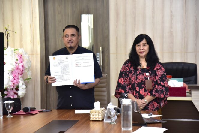 
					Rektor Universitas Tadulako Prof. Dr. Ir. Amar, ST., MT., IPU., Asean Eng. Didampingi Wakil Rektor Bidang Perencanaan dan Kerjasama Dr.sc.agr. Aiyen, M.Sc. Melakukan MoU Dengan Kejati Bengkulu Secara Daring, (Foto: Istimewa)
