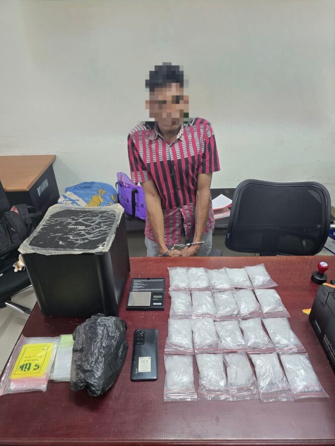 
					Pelaku dan Barang Bukti Sabu 1 Kg Diamankan Tim Ditresnarkoba Polda Sulteng di Kabupaten Sigi, (Foto: Istimewa)