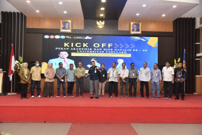 
					Rektor Universitas Tadulako Prof. Dr. Ir. Amar, Memulai Kickoff Dies Natalis Untad Ke 44, (Foto: Istimewa)