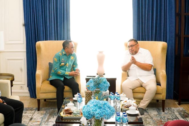 
					Gubernur Sulawesi Tengah, H. Anwar Hafid, menerima kunjungan Direktur Jenderal Prasarana dan Sarana Pertanian (PSP) Kementerian Pertanian RI, Andi Nur Alam Syah, (Foto: Istimewa)