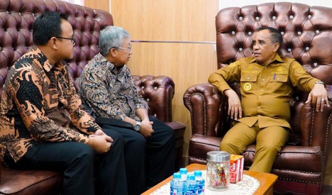 
					Gubernur Sulteng, H. Anwar Hafid, menerima audiensi dari PT BUMA Renewable Energy, di Kantor Dinas ESDM Provinsi Sulteng, (Foto: Istimewa)