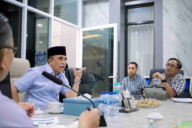 
					Gubernur Sulteng, H. Anwar Hafid, rapat bersama Kepala Dinas Kelautan dan Perikanan Sulteng, Moh. Arif Latjuba, dan jajaran, (Foto: Istimewa)