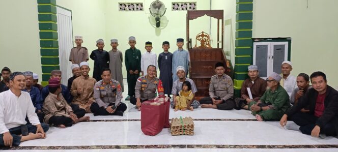 
					Kepala Operasi Madago Raya Kombes Pol Heni Agus Sunandar, S.I.K., M.H., melaksanakan safari kamtibmas di Pondok Pesantren Alfatah Pandelengi, Kabupaten Tojo Una-una, (Foto: Istimewa)