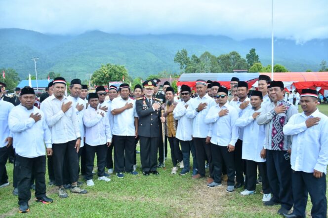 
					Kapolda Sulawesi Tengah Irjen Pol Agus Nugroho Memimpin Upacara bendera memperingati HUT ke-80 Kemerdekaan RI Di Kabupaten Poso, (Foto: Istimewa)