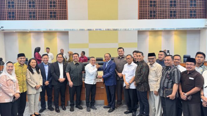 
					Pemerintah Kota Palu bersama Dewan Perwakilan Rakyat Daerah (DPRD) Kota Palu melakukan kunjungan resmi ke Badan Anggaran DPR RI, (Foto: Istimewa)