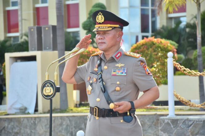 
					Kapolda Sulawesi Tengah, Irjen Pol Dr. Agus Nugroho, S.I.K., S.H., M.H., memimpin langsung upacara peringatan Hari Juang Polri di Lapangan Apel Polda Sulteng, (Foto: Istimewa)