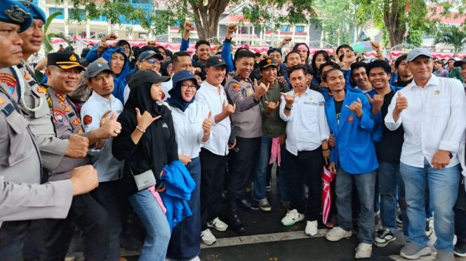 
					Wakapolda Sulteng Redam Massa Aksi dengan Cara Unik, Bantu UMKM di Tengah Demonstrasi
