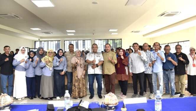 
					Foto Bersama Setelah Pembukaan Kegiatan, (Foto: Istimewa)