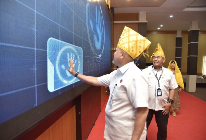 
					Rektor Universitas Tadulako Prof. Dr. Ir. Amar, S.T., M.T., IPU., Asean Eng. Meluncurkan Sistem Informasi Global Akses (SIGA 8), (Foto: Istimewa)