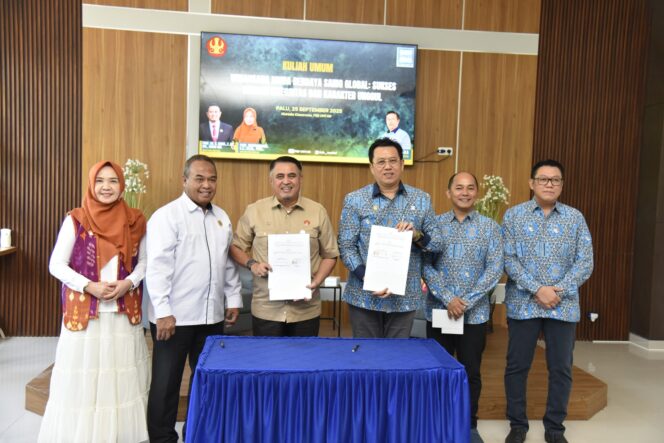 
					Rektor Universitas Tadulako Prof. Dr. Ir. Amar, ST., MT., IPU., Asean Eng. Bersama Ketua Apindo Sulawesi Tengah Wijaya Chandra, (Foto: Istimewa)