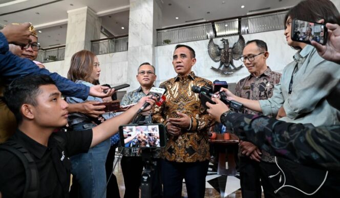 
					Gubernur Sulawesi Tengah, Anwar Hafid, memberikan keterangan pers, di Jakarta, (Foto: Istimewa)