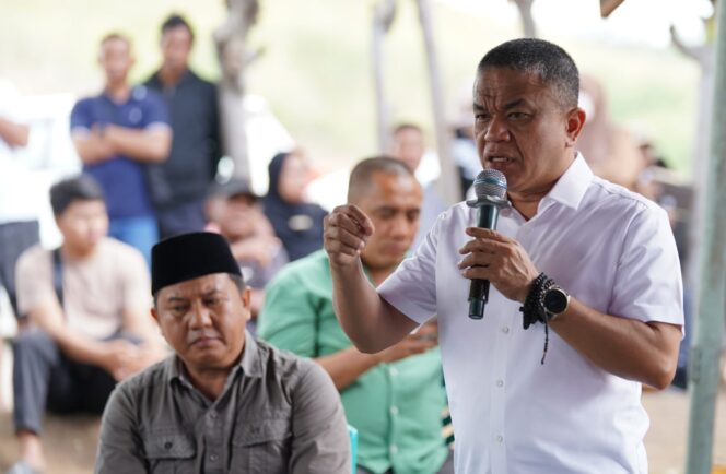 
					Wali Kota Palu, H. Hadianto Rasyid, saat menghadiri acara syukuran masyarakat Kelurahan Tondo, (Foto: Istimewa)