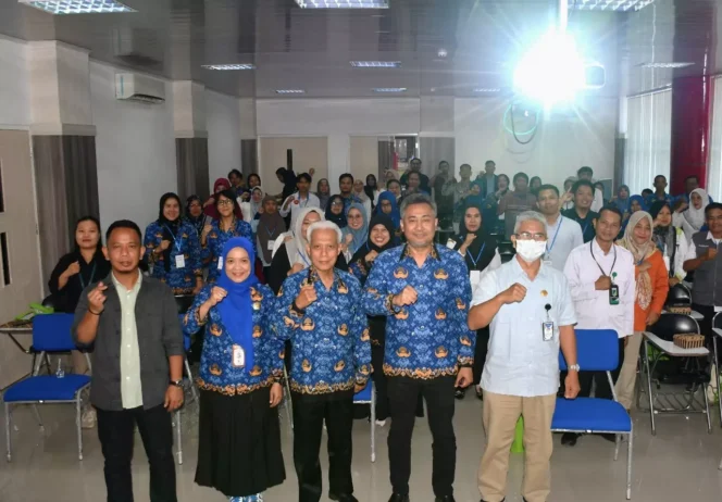 
					Wakil Rektor Bidang Akademik Untad membuka seminar manajemen laboratorium modern di Lab Terpadu, (Foto: Istimewa)