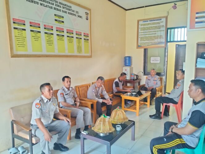 
					kunjungan Tim Study Kelayakan Bagian Strategi dan Manajemen (Bagstrajemen) dari Biro Perencanaan dan Anggaran (Birorena) Polda Sulawesi Tengah (Sulteng), (Foto: Istimewa)